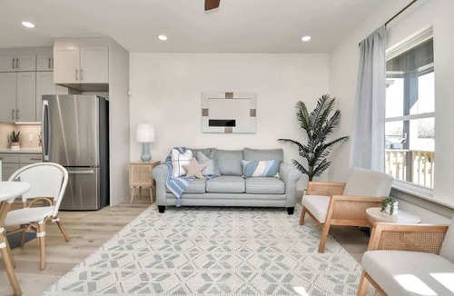 San Leon House | Ultimate Fall Bungalow: Close to Pier 6 + GameRoom