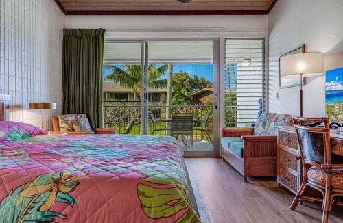 Napili Condo | Updated Studio, AC, steps to beach