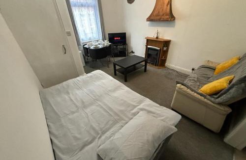 Coventry Villa | Urban Retreat With This Charming 2-Bedroom House ocated in the heart of Central Coventry