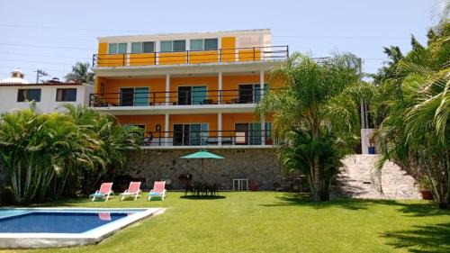 Tres de Mayo Villa | Villa VIP