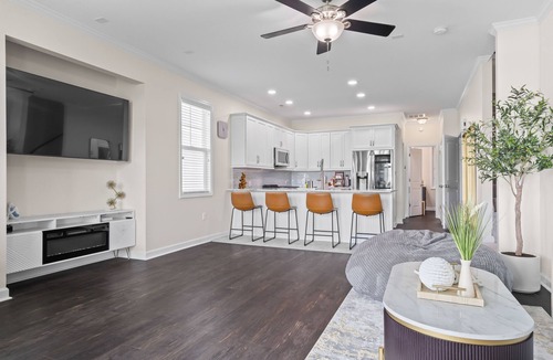 Jacksonville House | Water front downtown Jacksonville center Camp Lejeune New River Air Station