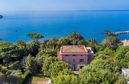 Castiglioncello Villa | Wonderful villa for 6 guests with A/C, WIFI, TV, terrace and pets allowed