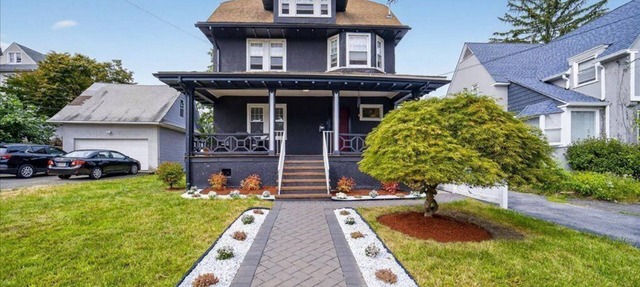 16 Guest, 10 Bed, Family Getaway- 30 min from NYC in New Rochelle