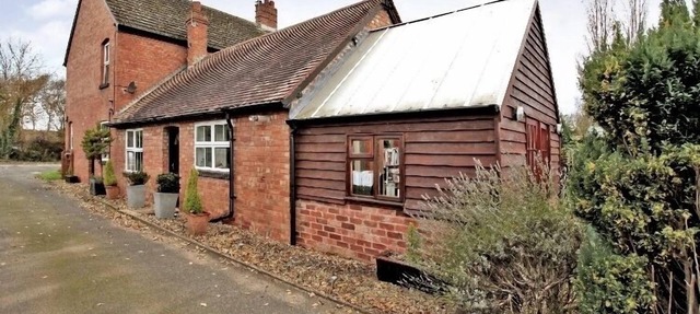 2 Bed Comfortable House near Elgar's Birthplace in Worcester