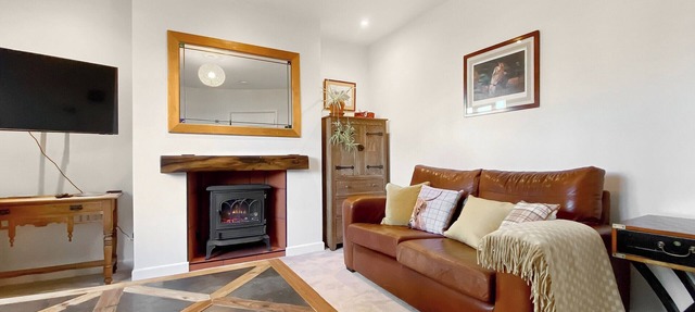2 bedroom accommodation in Winterbourne Monkton, Nr Marlborough in Broad Hinton