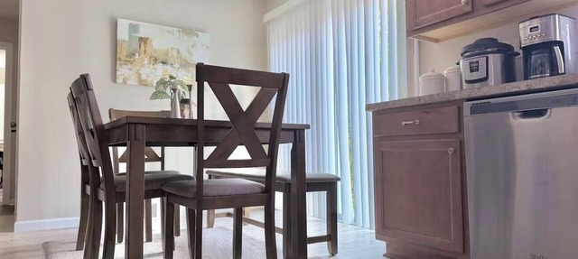 2-bedroom Elegant Escape in the city of Rochester! in Irondequoit