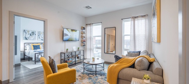 2 King Bed 2 Bath Easy ride to NYC and Shopping in Hackensack