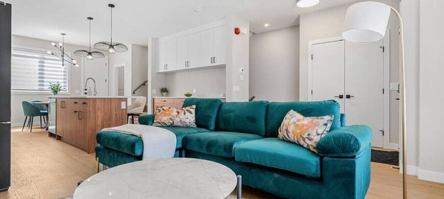 2 King Bed | Garage | Min to UofC | NEW in Calgary