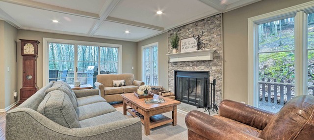 2 Mi to Tunnel of Trees: Home w/Furnished Deck in Harbor Springs