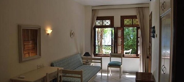 2-room apartment on the beach with garden for 5 people in Chorto