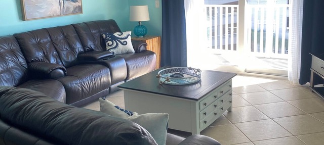 2000sq ft Villa 401, Ocean View steps to the beach, small pool hot tub 4 king bd in North Myrtle Beach