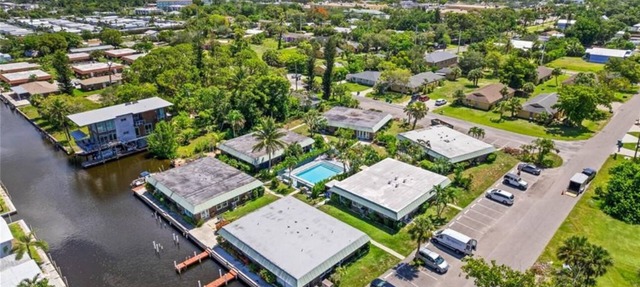 2BR/2BA Fully Updated Villa 3 mi Downtown, Hospitals, Beaches, Pickelball in Naples