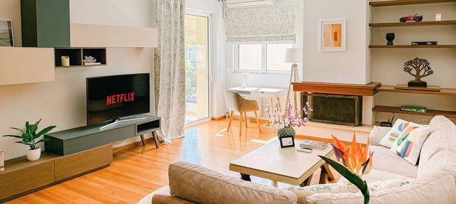 2BR home with private parking close to YGEIA, Mitera & OAKA in Marousi