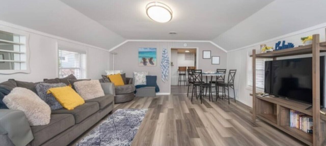 2BR Shoreside Retreat w/Beach Access & Interiors in Rochester