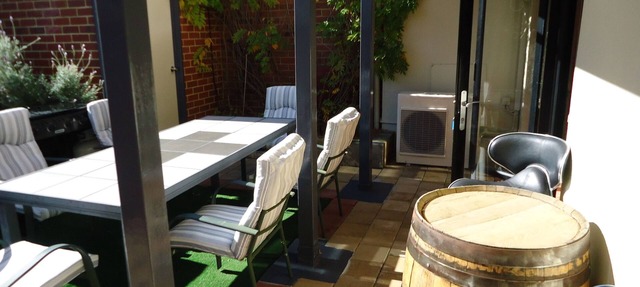 3 Bedroom, 3 Bathroom Super Spacious Villa In Fremantle in Fremantle