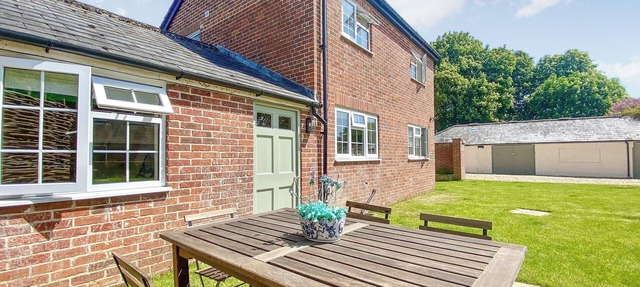 3 bedroom accommodation in Poulshot, near Devizes in Devizes
