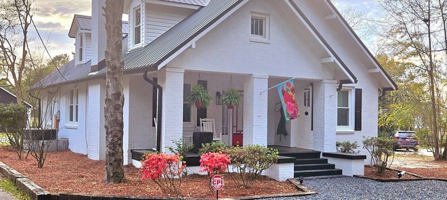 (3) Bedroom Charming, Cozy Little Hideaway with a Unique Feel! Sleeps 6 in Hamlet