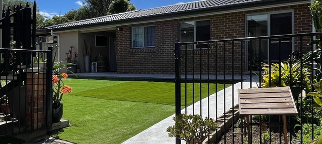 3 bedrooms Villa home, located 1 street away from the lake in Mount Warrigal