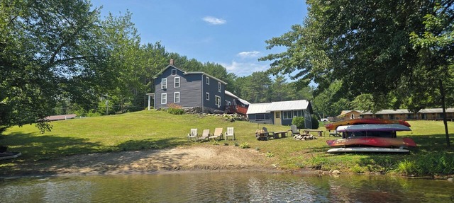 4 BR modern farmhouse with 173 ft of private lakefront on tranquil Loon Lake. in Chestertown
