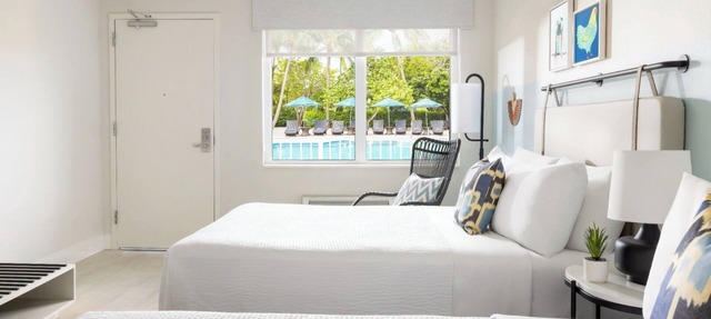 4 Pool-view Rooms with 2 Queen Beds l Island Vibes Await in Blue Flamingo Resort in Key West