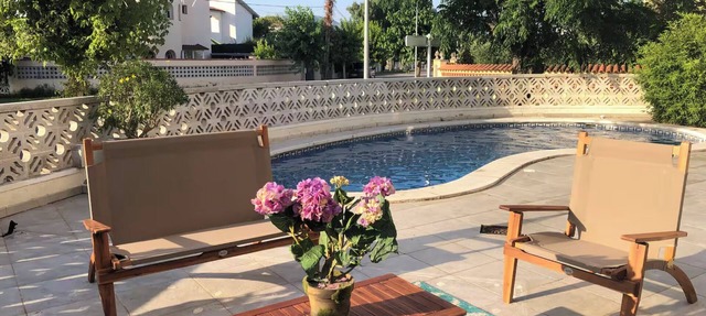 4BR Villa Private Pool A/C Cleaning & Linen Included Near Beach/Shops in Empuriabrava
