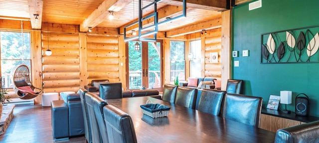 5BR Tremblant Chalet | A/C, Firepit & Lake View in Lac-Supérieur