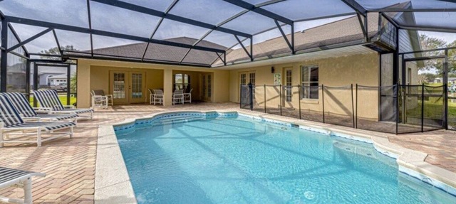 6 bed near Disney, with conservation views and sun all day on extended deck in Clermont