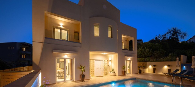 7 min from Center | 6BR Villa | w/Airport Shuttle in Rhodes