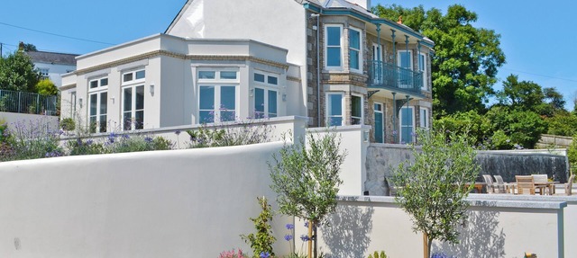 8 bedroom accommodation in Porthpean, near Charlestown in St Austell