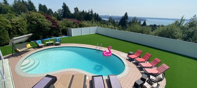8 bedrooms,12 beds with amazing view & pool in Vancouver in West Vancouver