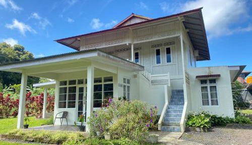 A beautiful and Spacious Rumah Manado 2 Bedrooms with Bathrooms Villa Marion Tomohon in Tomohon