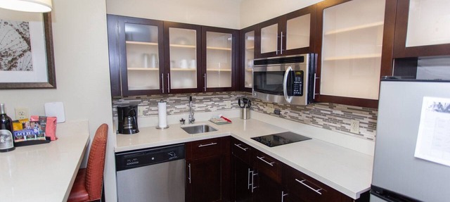 Accessible Studio Suite | Kitchen & Free Breakfast in Bowling Green