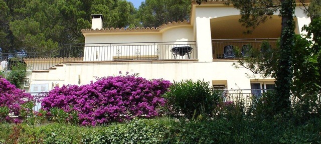 Air conditioned 4 Bedroom, 4 Bathroom villa. Walkable to the Beach in Begur