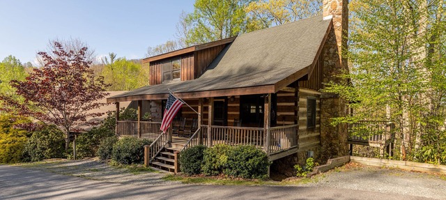 Altitude Adjustment - Seven Devils cabin with Hot Tub, Pet Friendly, Fireplace in Seven Devils