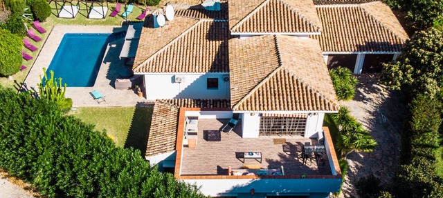 *Andalousian villa, 10 bedrooms Marbella* in Marbella