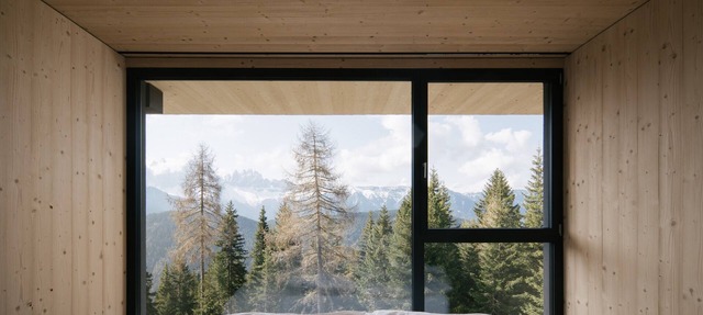 Apartment Hotel "Anders Mountain Suites 1" with Private Sauna, Slope Access & Wi-Fi in Brixen