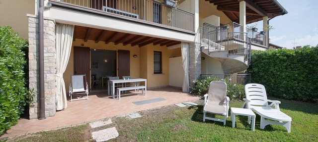 Apartment 'I Ciclamini 2' with Shared Pool, Wi-Fi and Air Conditioning in Moniga del Garda