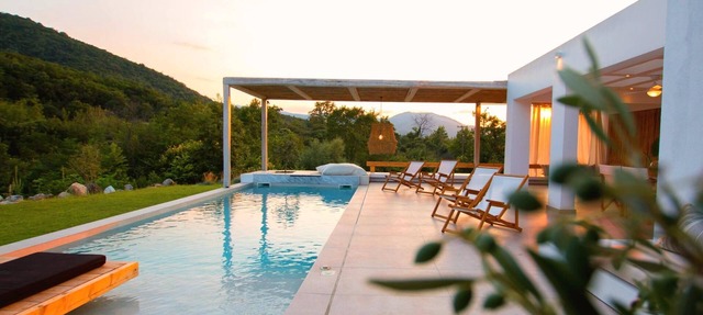 Aristotelia Gi Villas - Blissful Poolside Sanctuary in Olimpiada