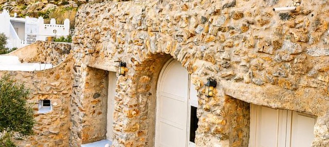 Artemis Cottage Authentic Mykonian Stone House near Super Paradise in Super Paradise Beach