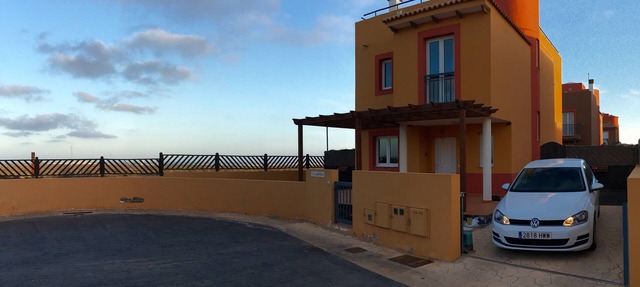 ATTRACTIVE FRONT LINE detached villa with SUPERB Jacuzzi & Tiki Rooftop Bar in Corralejo
