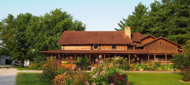 Authentic, Rustic, Historic Log Cabin in Richmond