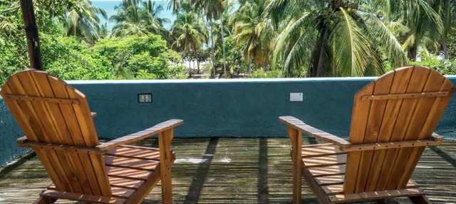 Awesome private design house in Palomino. in Palomino