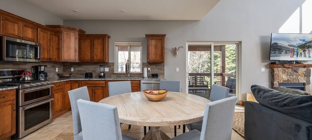 Balsh Hideaway | Covered Deck | Private Hot Tub | Luxe Cabin in Fraser