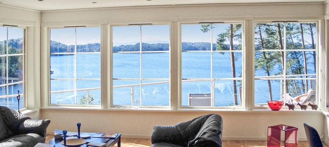Beach front home in Hagavik with house sea view in Hagavik