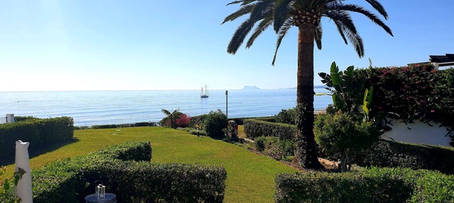 Beach Front Villa, Stunning Views, Direct Beach Access, Close to all Amenities. in Estepona