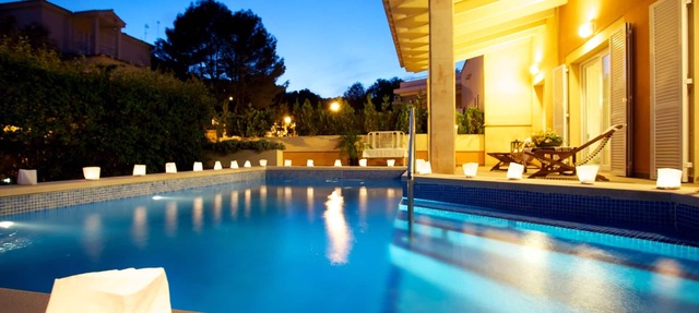 BEACH HOUSE WITH PRIVATE POOL AND GARDEN in Alcúdia
