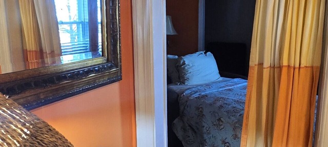 Beach Suite minutes to beaches & base at The White House on Freedom Way 1 person in Hubert