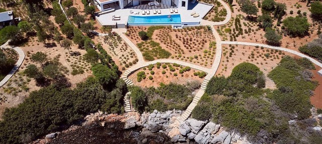 Beachfront 6 bedroom villa with a heated pool in Agios Nikolaos