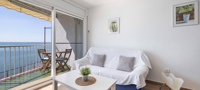 Beachfront Apartment l'arquitecte in L'Ampolla