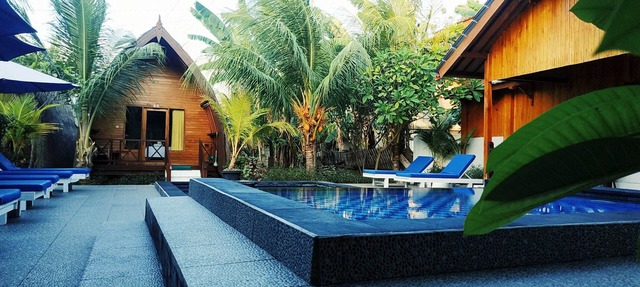 Beachfront Cottages with pool view in Nusa Tenggara Bar